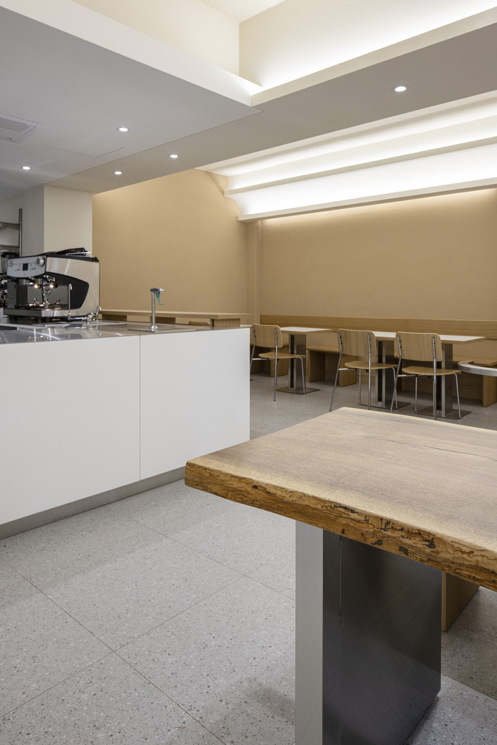 白色梦幻 | 现代简约风格的咖啡厅设计-8