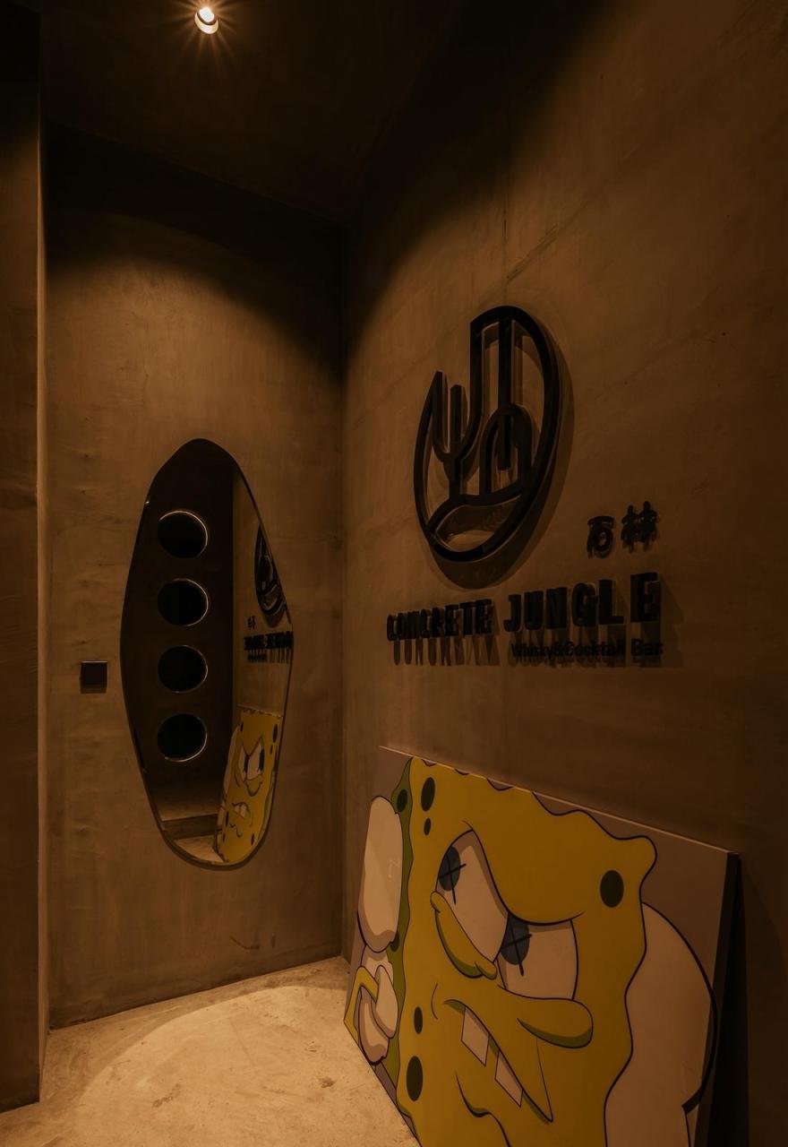 神秘感十足的酒吧设计-11