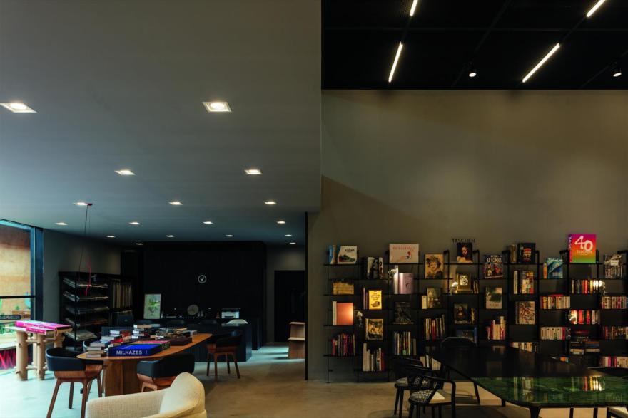 巴西 Mula Preta 商业展示厅-6