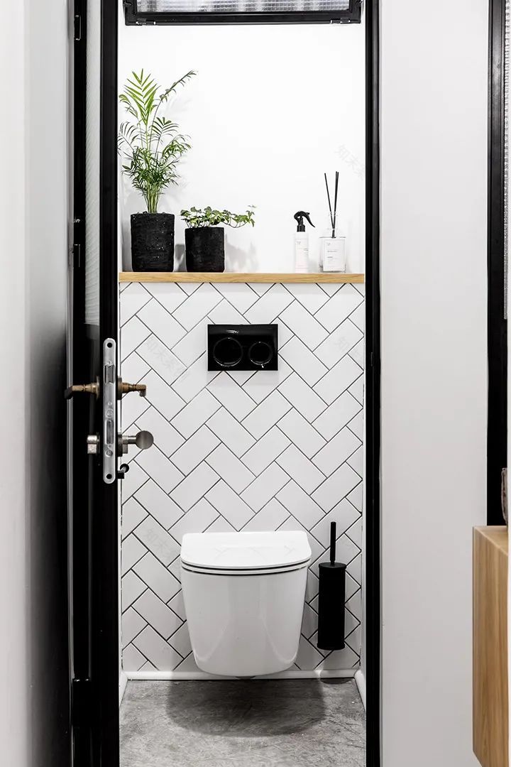 特拉维夫公寓改造,Qumra Capital 办公室的黑白极简魅力-28