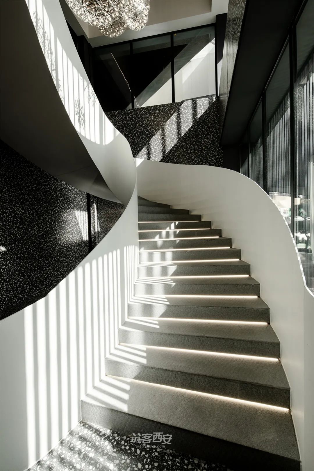 另类售楼部 | 艺术画廊般的空间探索-18