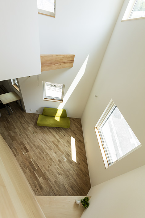 嗨，H 号房屋

说明：由于House HI含义不太清晰，HI可能是房屋编号之类的，如果HI有特殊含义请提供更多背景信息这里按照常规推测HI可能代表编号并给出一种翻译 丨日本大阪丨大阪【HAMADA DESIGN】-38