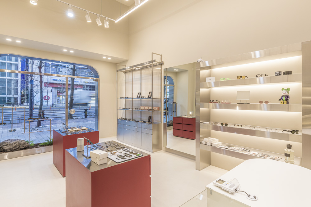 色彩点睛的 12 平米潮流眼镜店设计-7