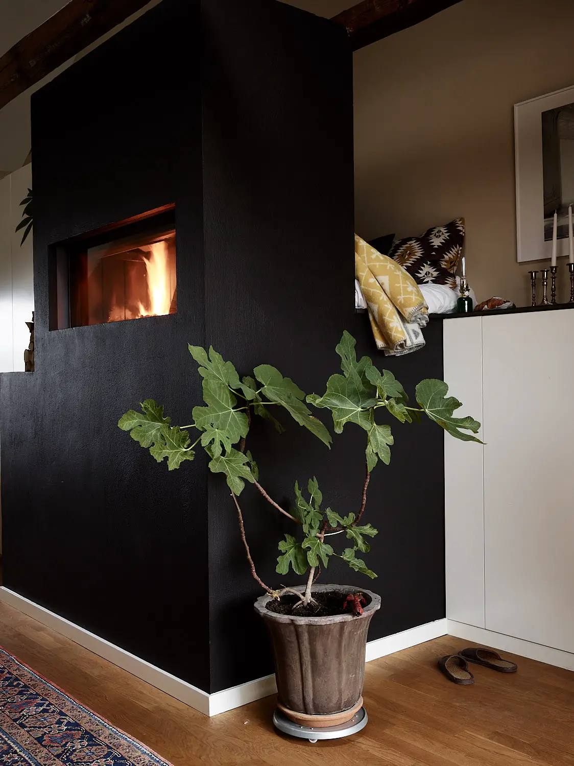 瑞典老建筑里的温馨复古公寓-5