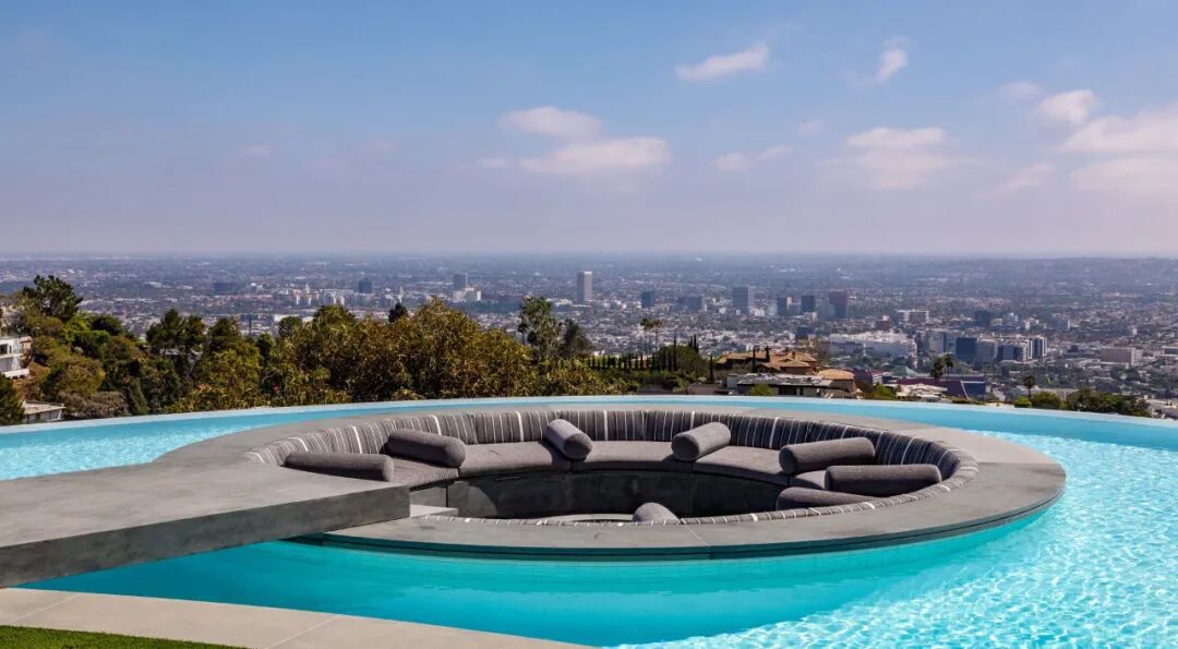 日落大道之上的现代奇迹：RobinDrive极简主义宅邸-49