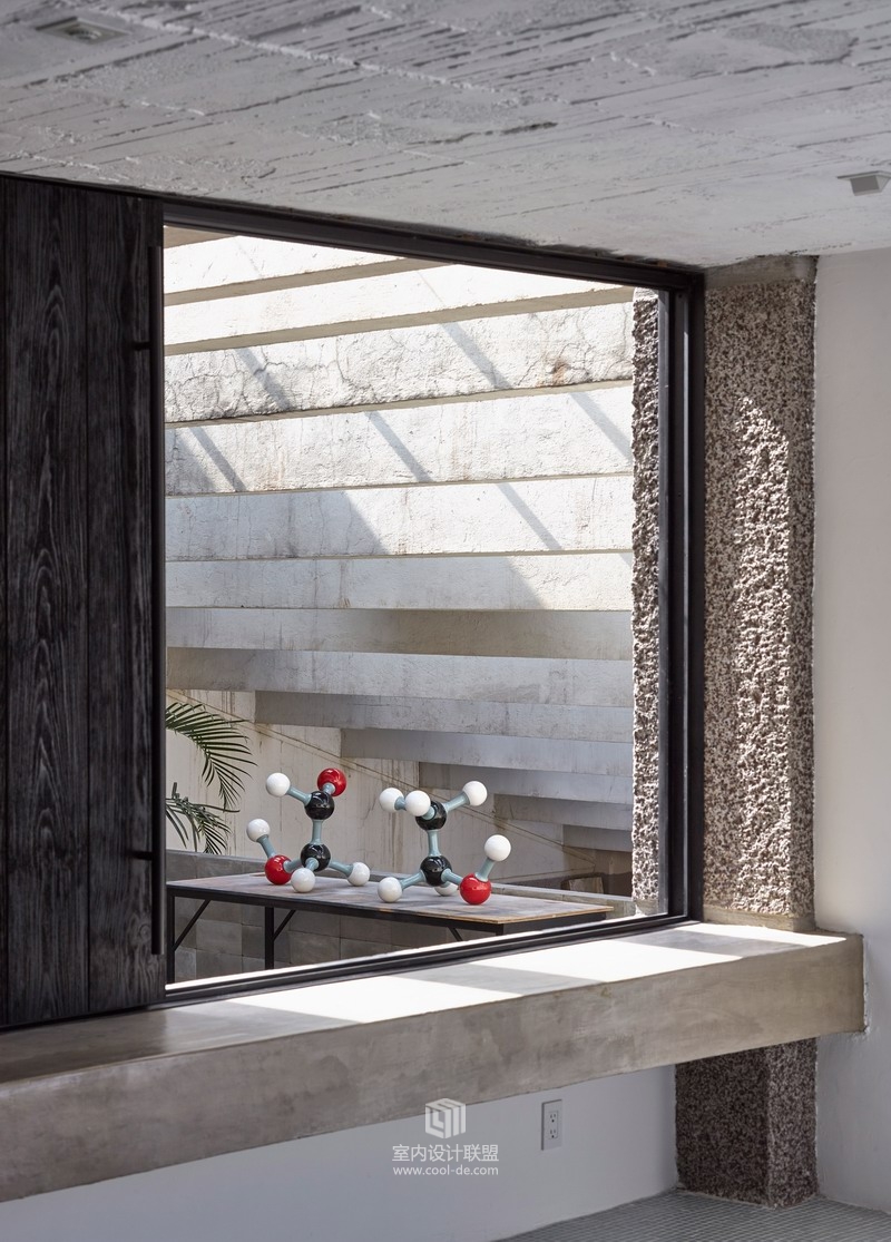 墨西哥艺术家夫妇的混凝土毛坯住宅-10