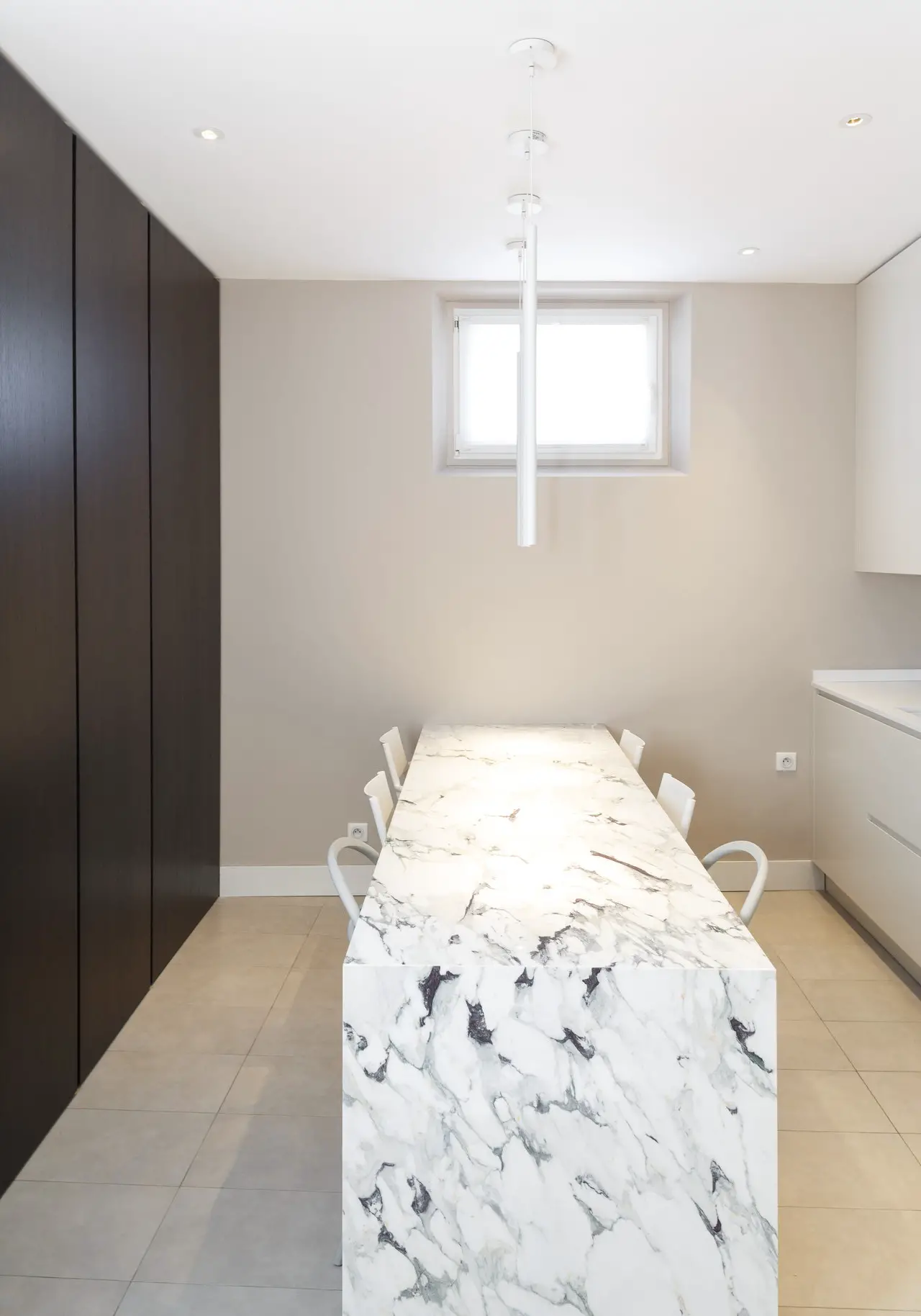 现代风家庭公寓 | 巴黎近郊的时尚居所-7