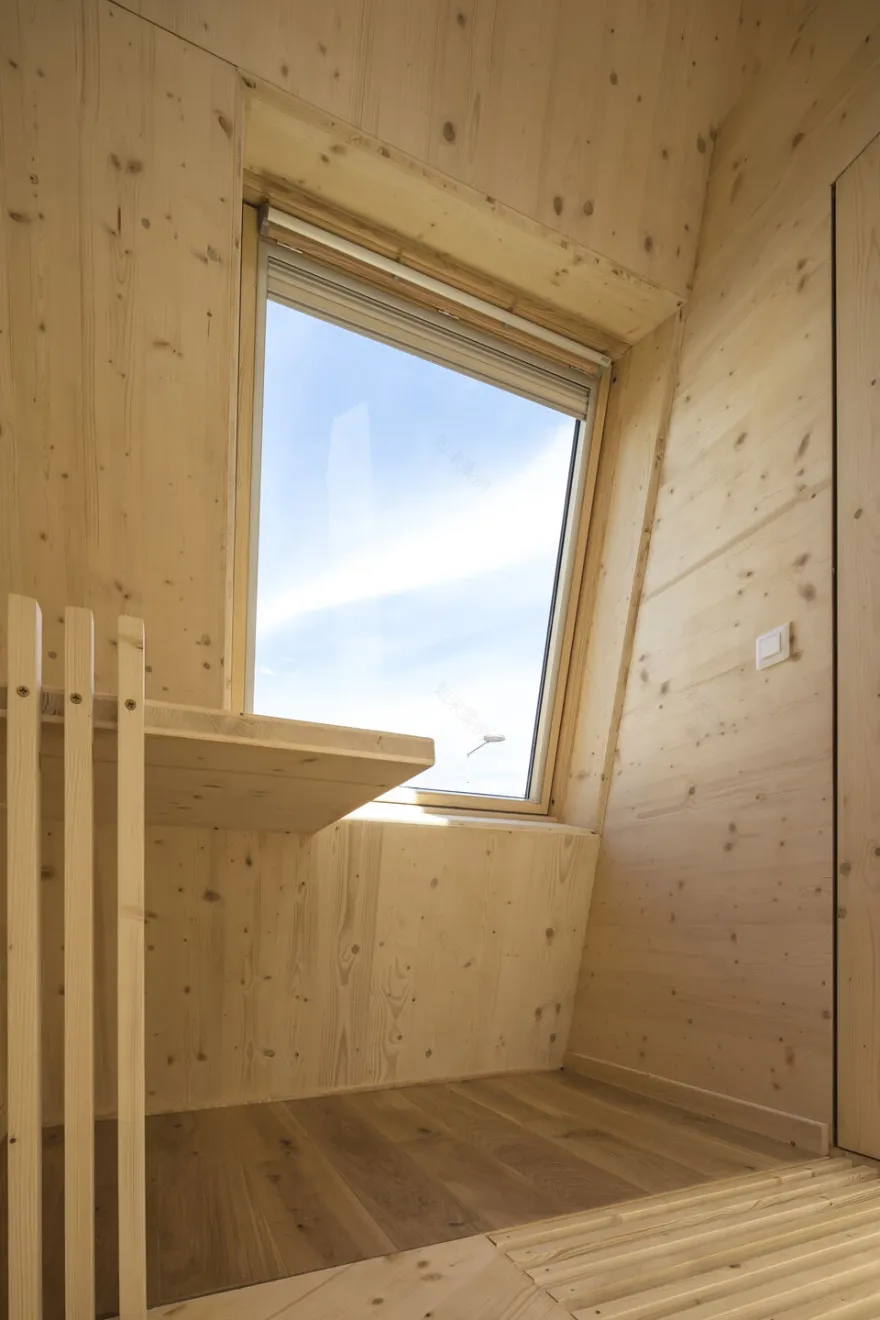 Gentilly 花园木质空中走廊住宅-15