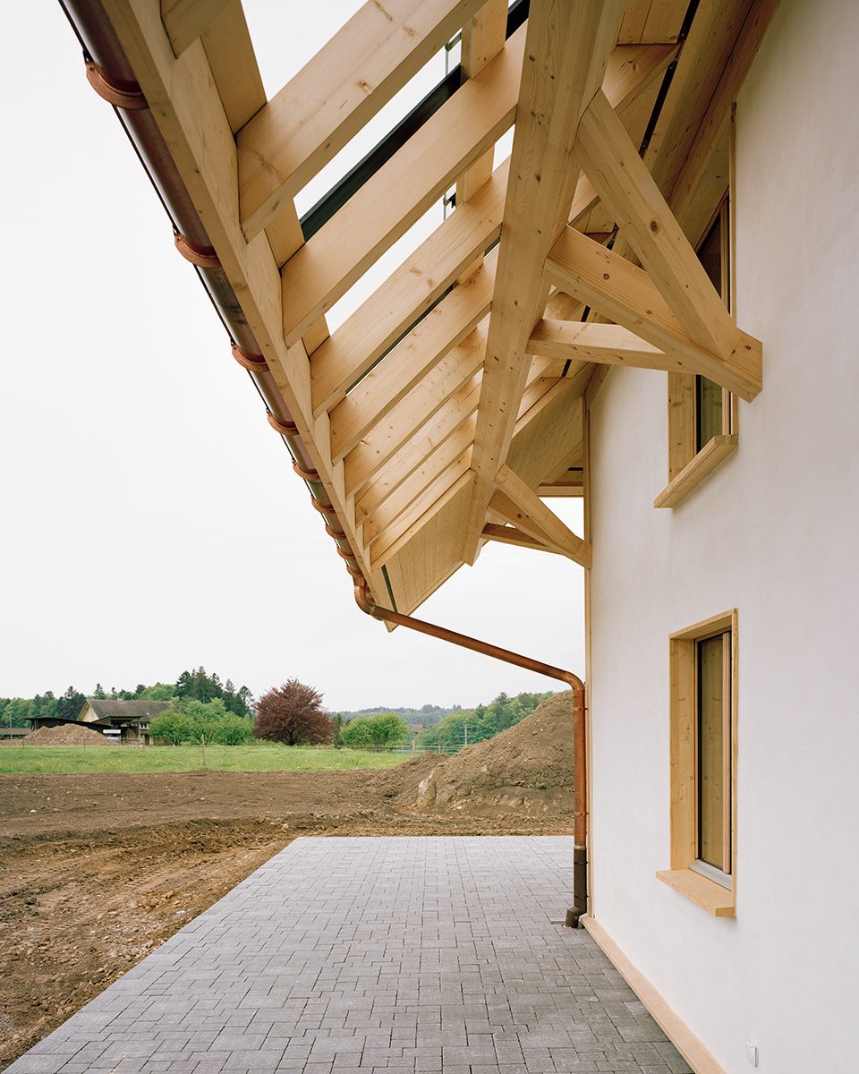 瑞士自给自足现代农舍 | 节能环保，和谐融入环境-8