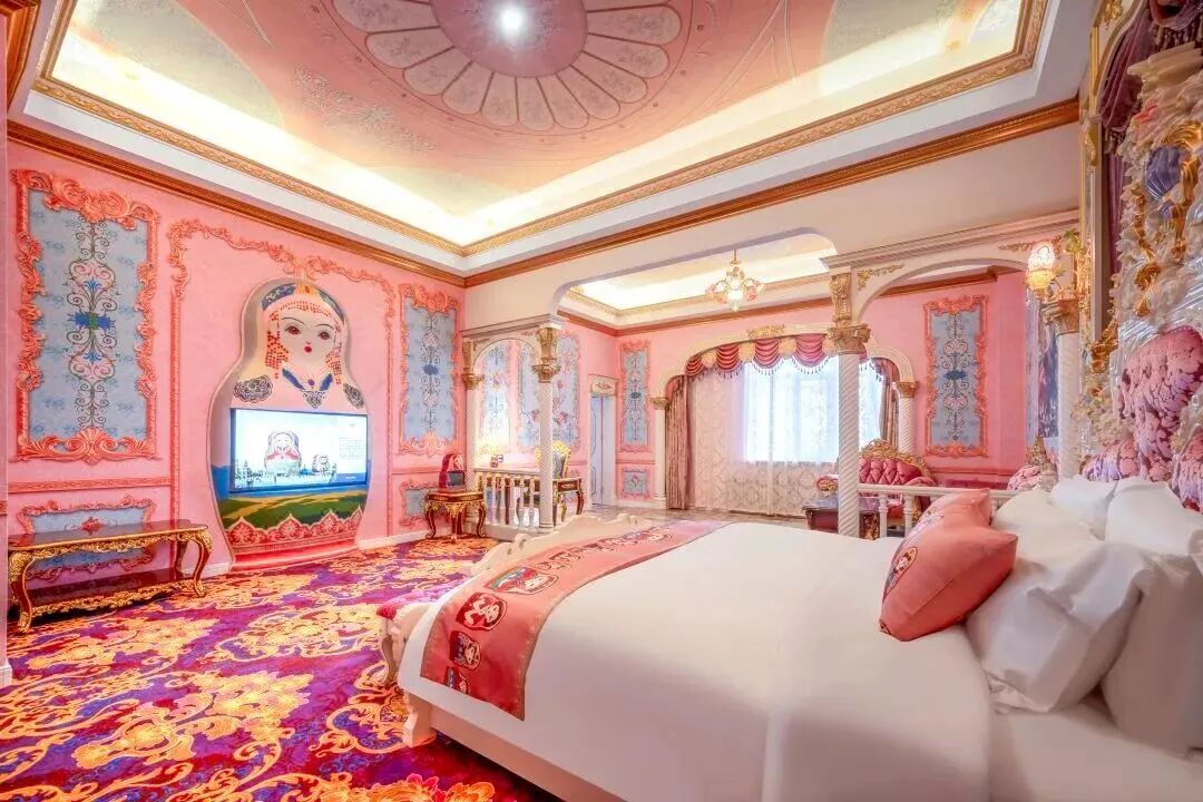 93米！全球最大套娃建筑！草原上的魔幻城堡，10万游客打卡背后的争议与狂欢-18