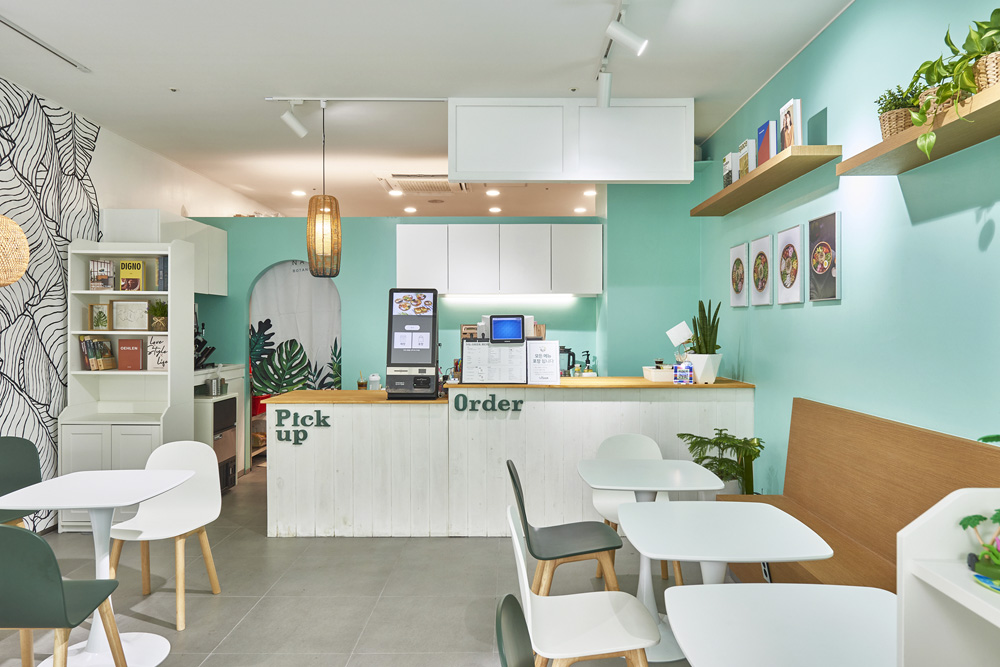 色彩斑斓的 20 平米咖啡厅 | 极简设计中的视觉冲击-7