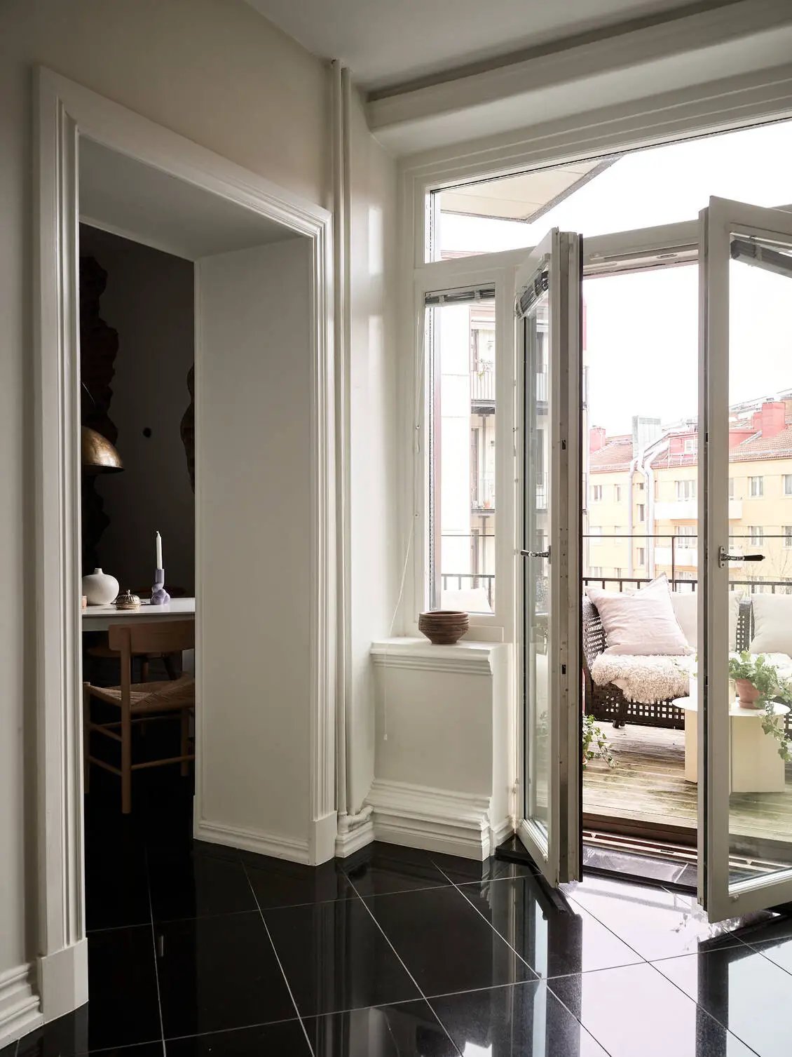 瑞典百年建筑中的经典斯堪的纳维亚风格公寓-5