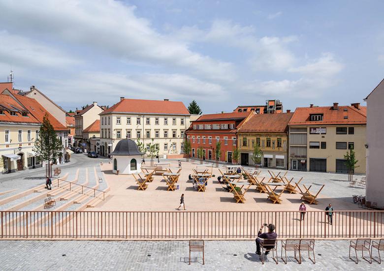 Arhitektura Krušec丨Market Square Ptuj丨Slovenia-11
