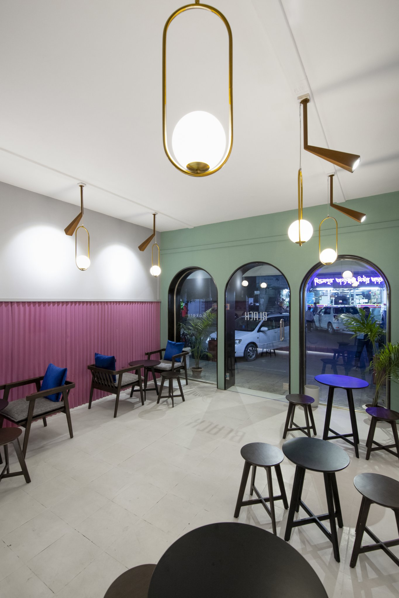 色彩鲜明的当代咖啡馆设计·BLACK Café丨孟加拉国达卡丨VINNO Sthapotto-12