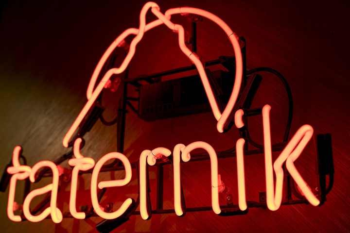 波兰 Poznan 地下攀岩装备店设计-22