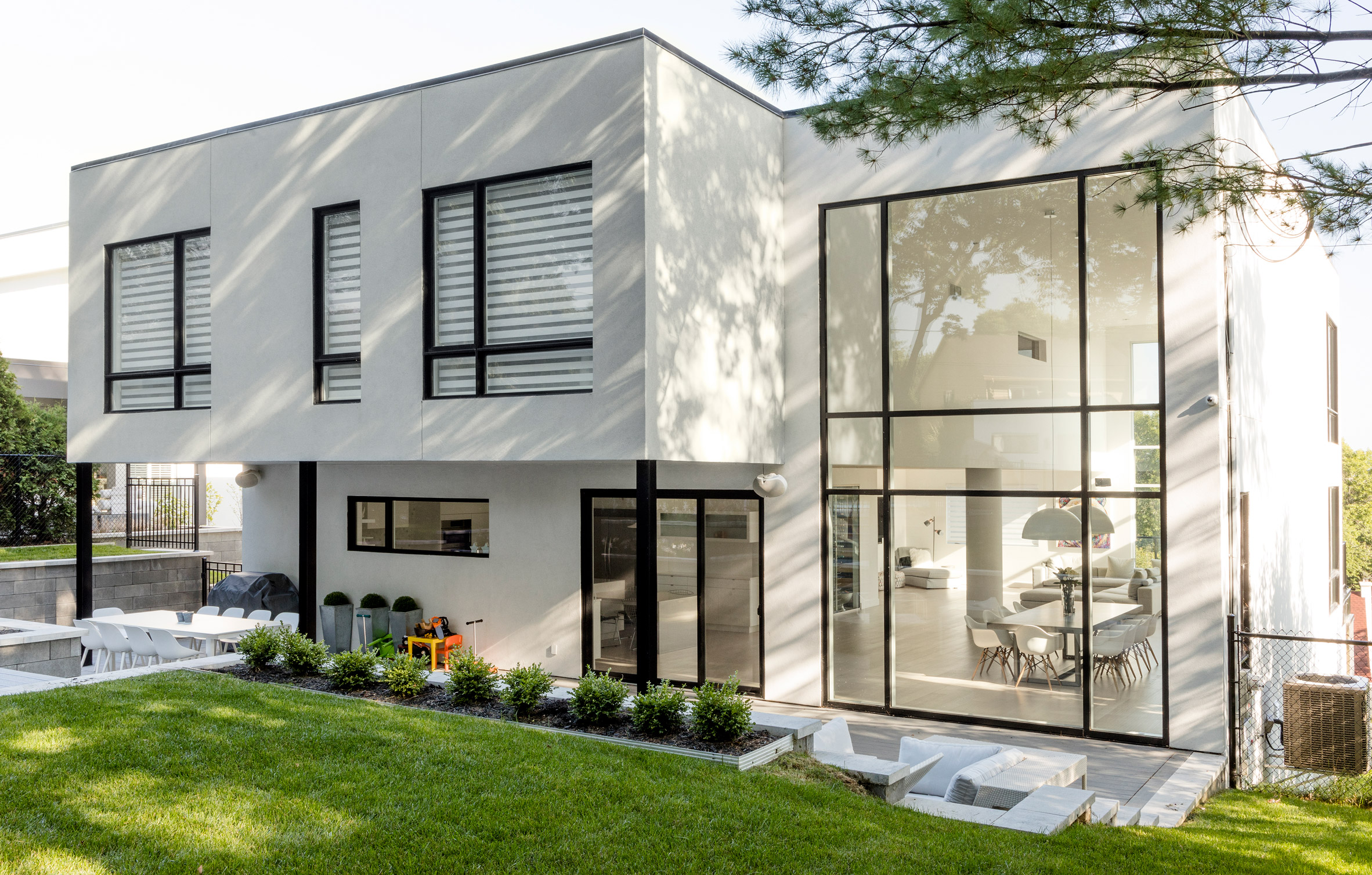 Quebec residence for ice hockey player includes indoor practice rink-16