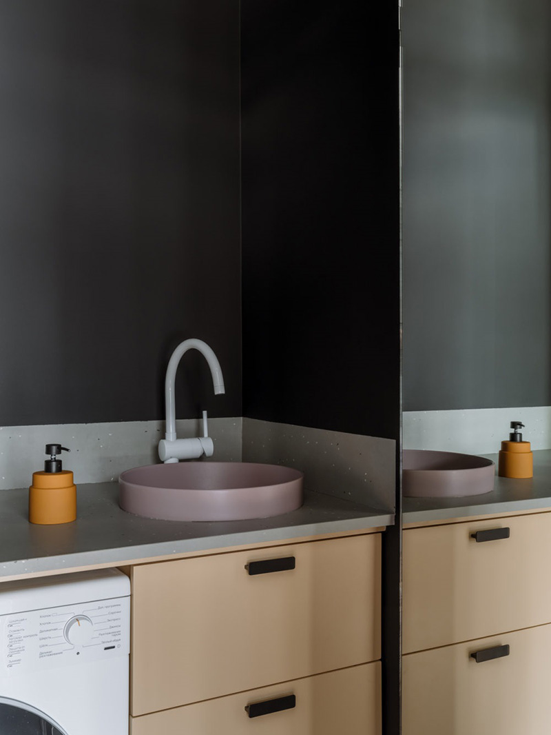 设计师打造 70㎡暗色调极简公寓，木质元素增添暖意-14