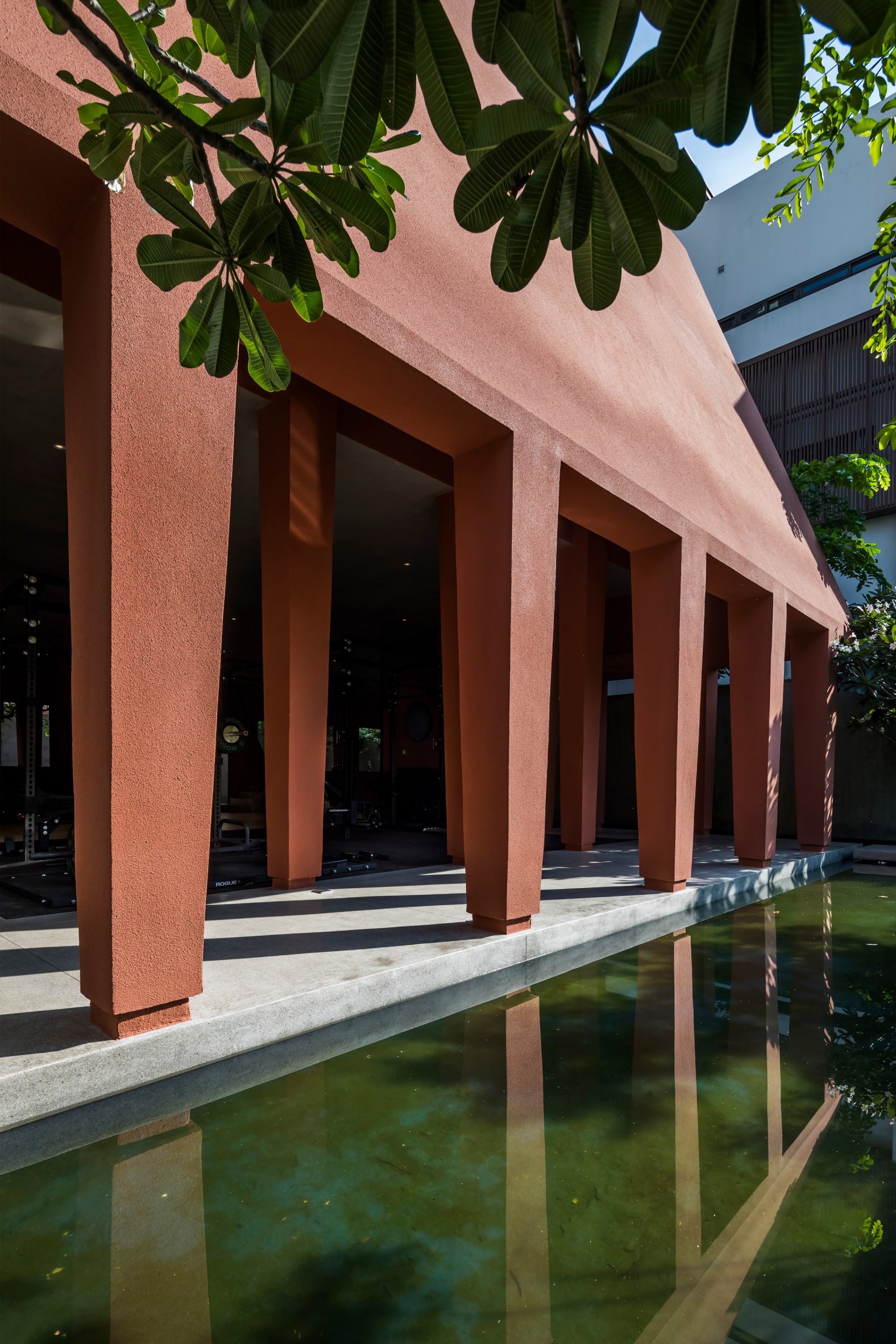 越南 Red Cave 健身瑜伽私宅,几何元素与传统建筑融合-11