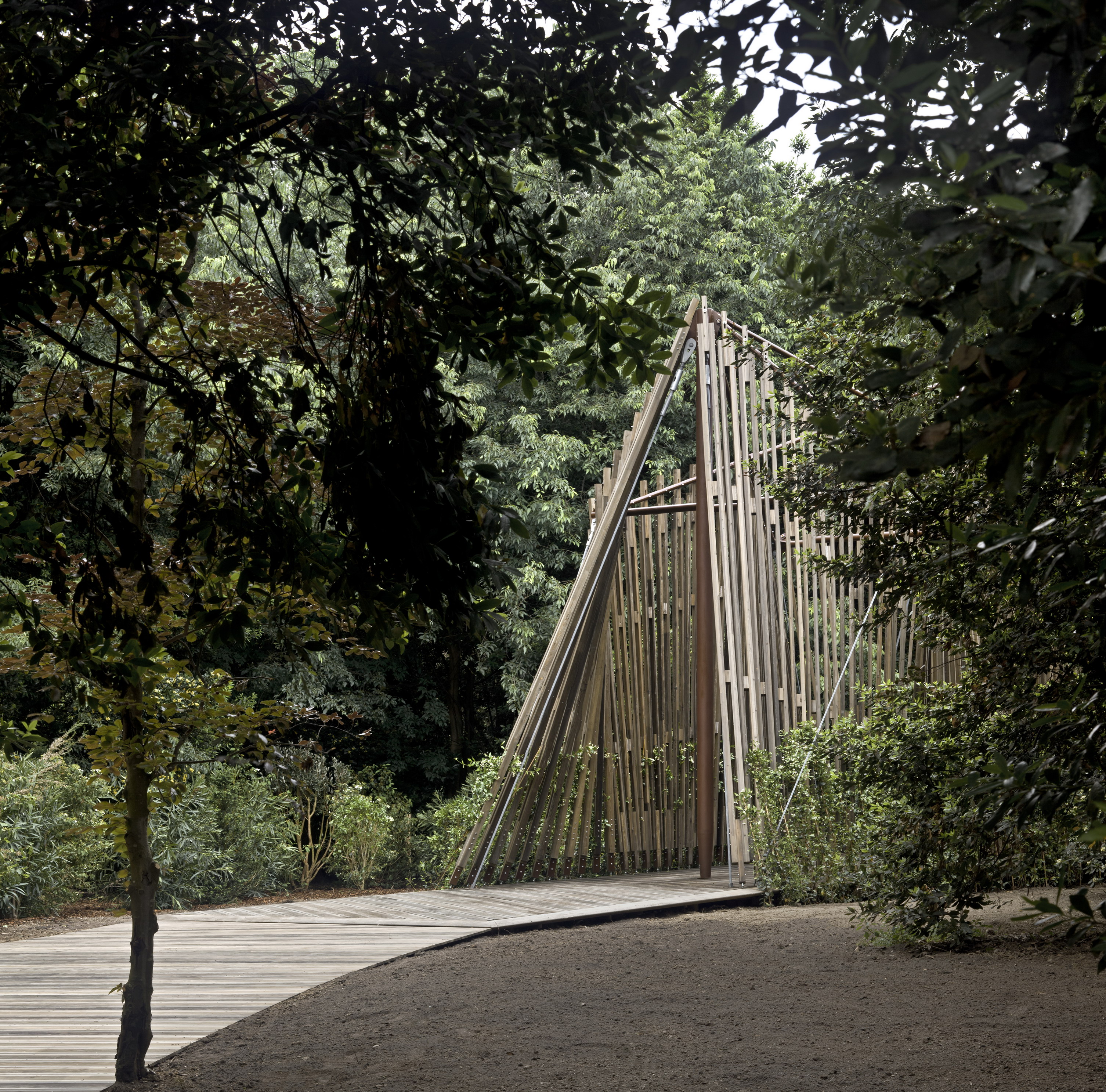 福斯特设计梵蒂冈临时小教堂 呈现独特张力结构-18