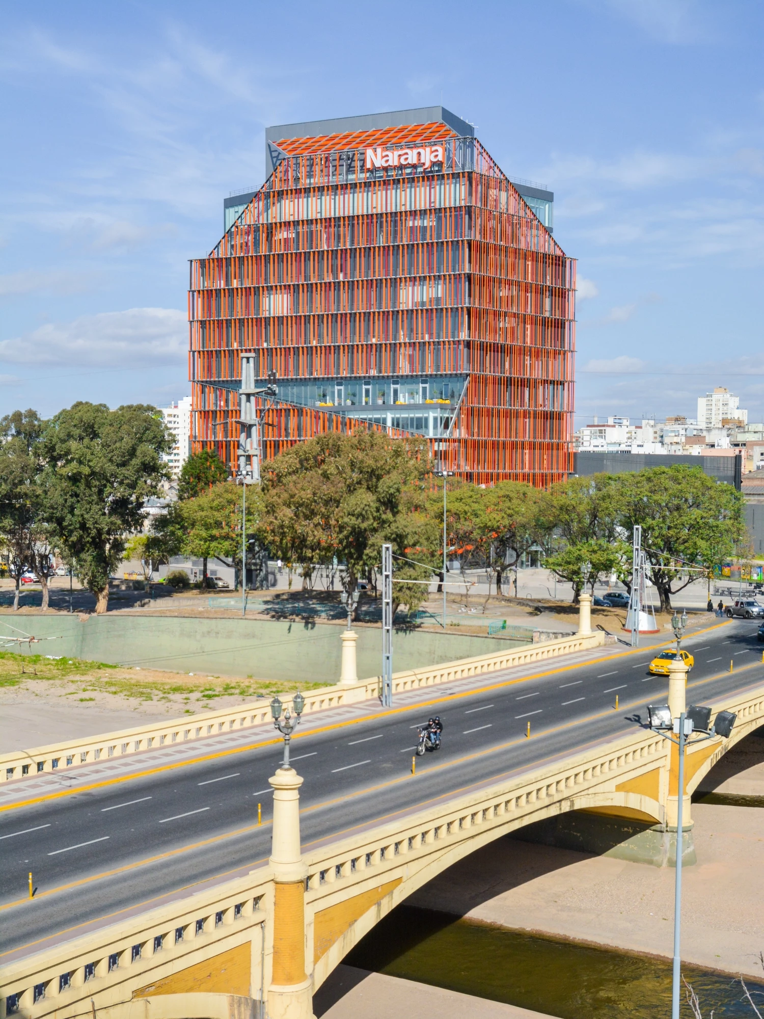 橙色大楼 · 创新,效率与愉悦的办公空间-19