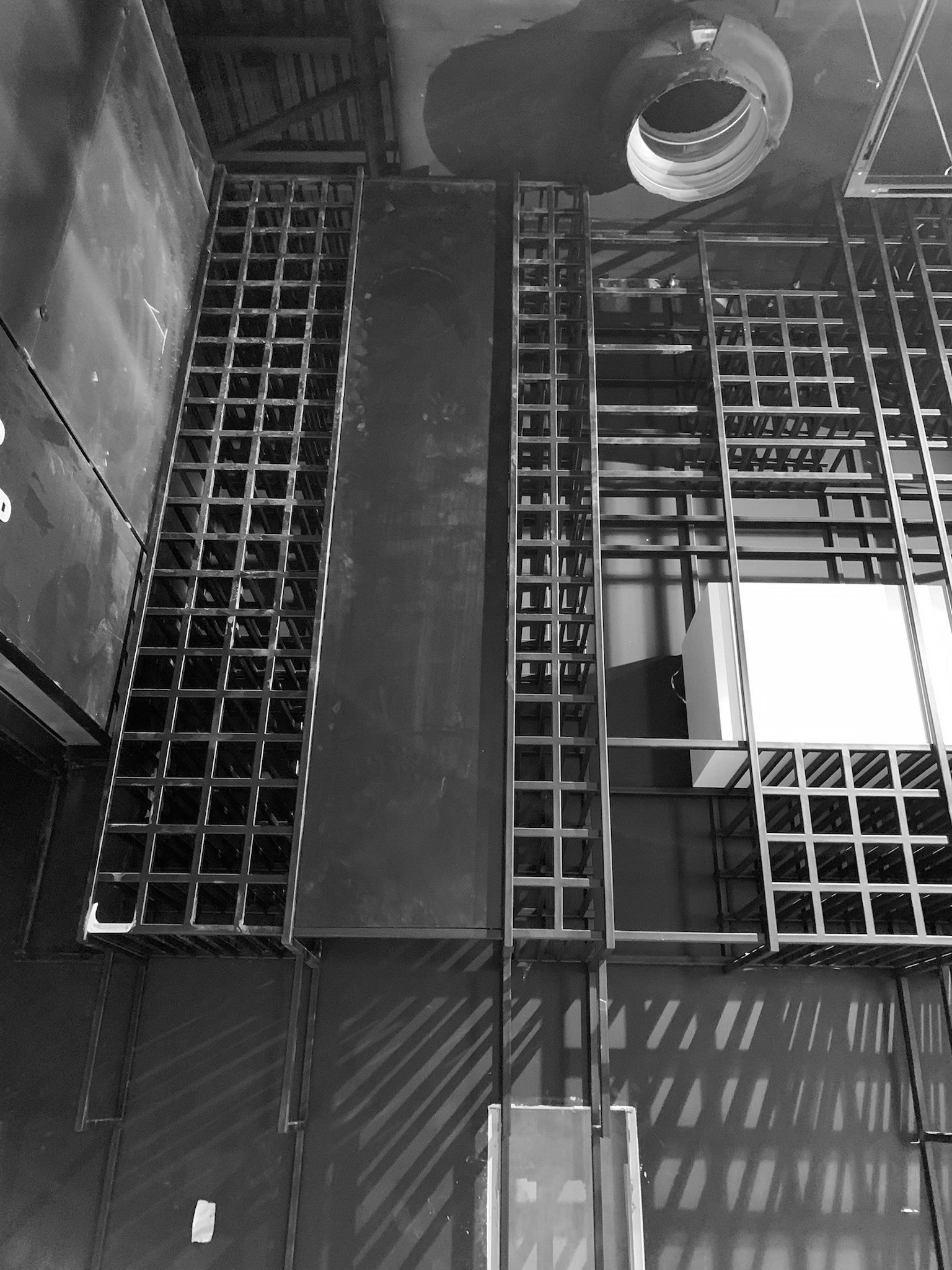 一杯葡萄酒和量杯角落丨俄罗斯圣彼得堡丨Marat Mazur-67