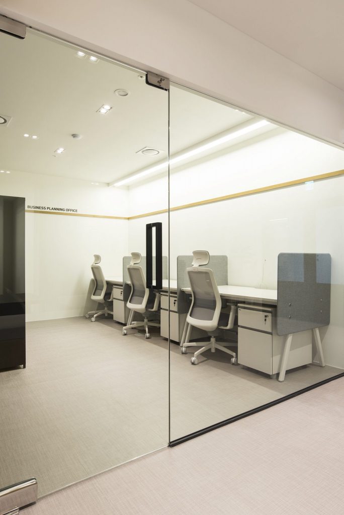 简约白诠释 51 平 IT 咨询公司办公室设计-28