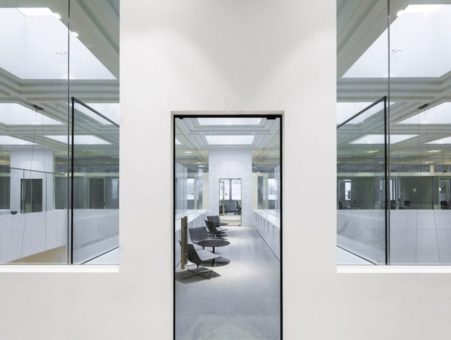 荷兰历史建筑变身为开放新兴办公空间 KAAN Architecten-13