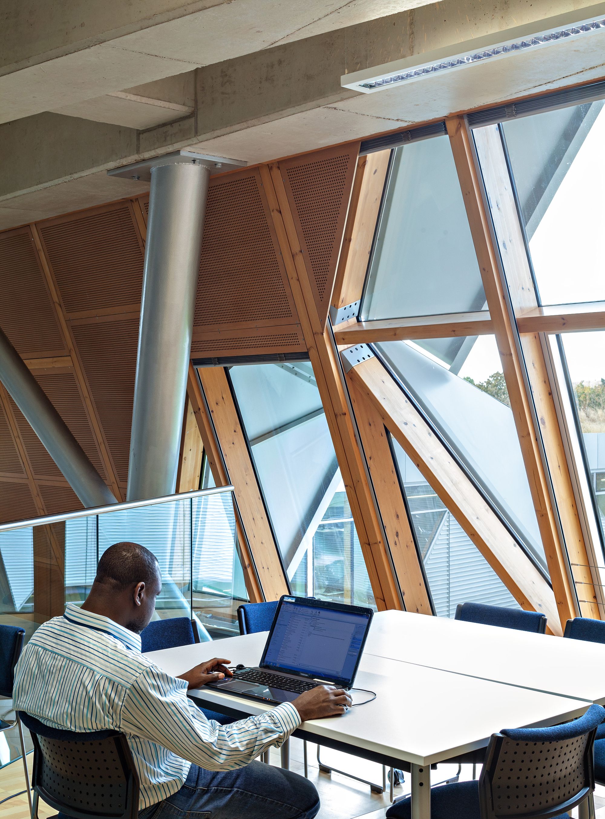 英国考文垂大学工程学院,灵活互动的空间设计-36