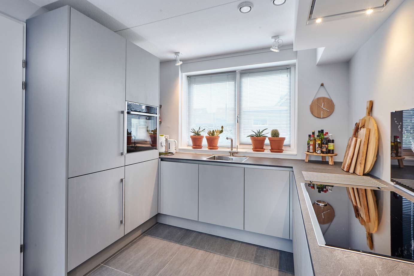 Ans家的现代U型厨房设计丨NetherlandsHaarlem丨Keur Keukens-11