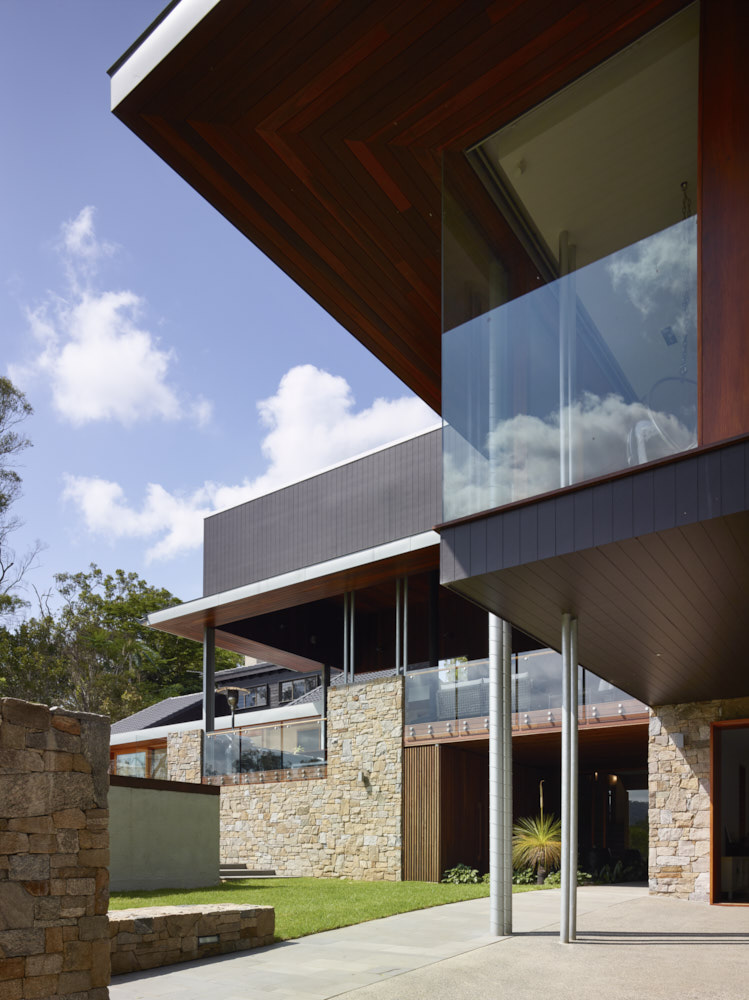 鹿 hurst 别墅 | 现代主义倾向的透明与坚实之作-9