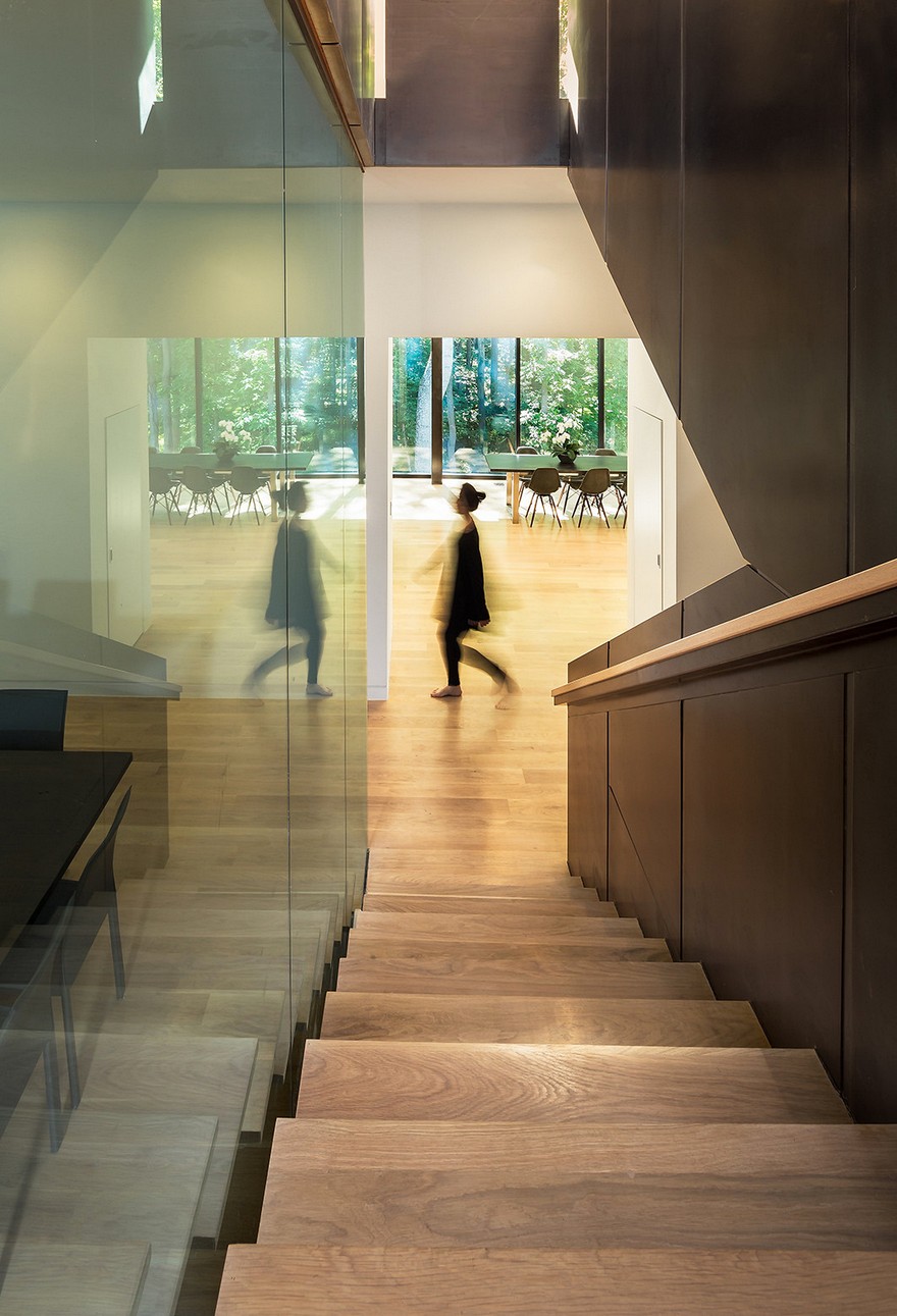 Modern Suburban House Composed of Three Volumetric Elements-23