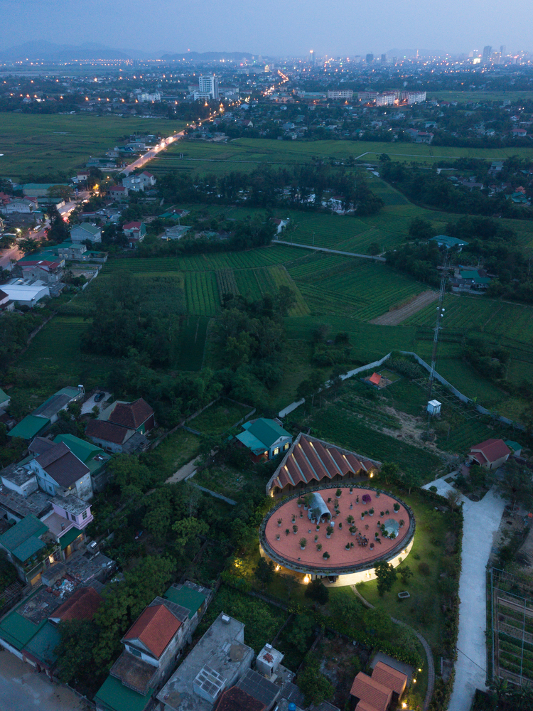 回归自然的现代乡村家园-64