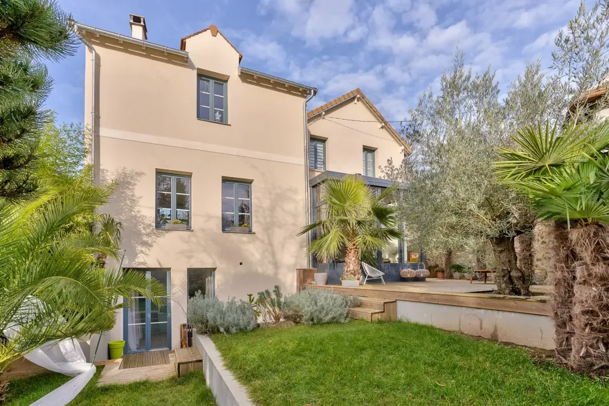 巴黎西区 | 旧看守房变现代家庭住宅,这个扩建技巧值得学!-14