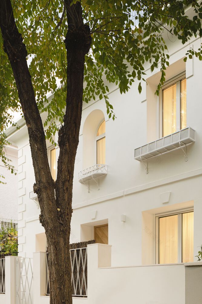 马德里 Quinta de Fuente del Berro 公园旁的历史建筑重生——Berro House-31