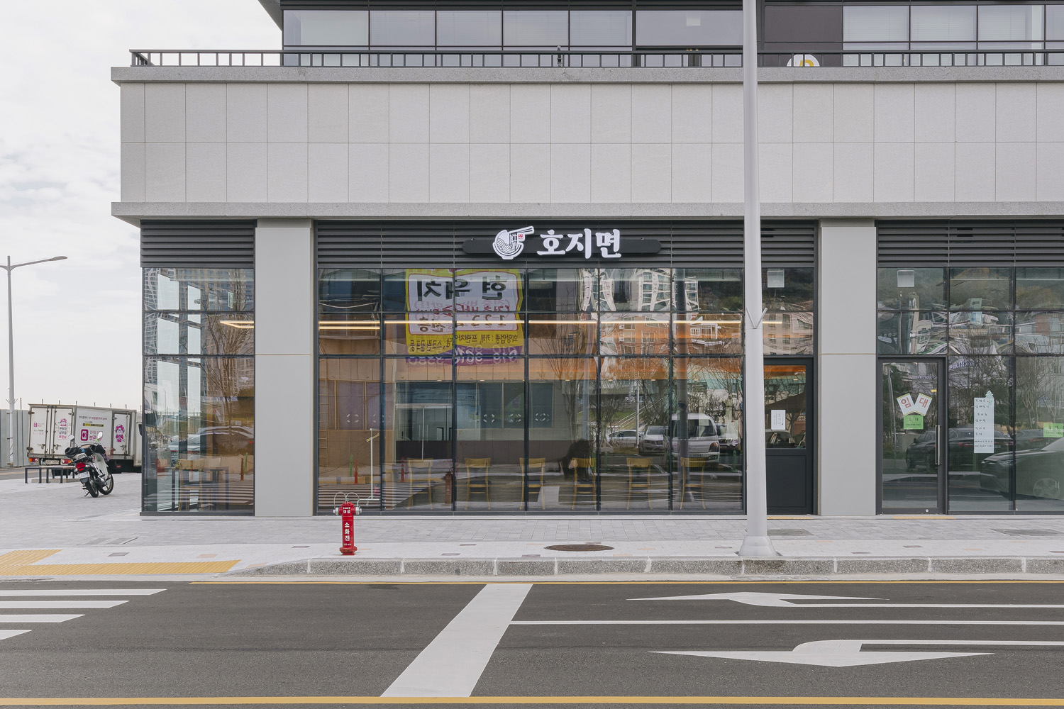 15 坪极简风国面馆设计 展现空间魅力-2