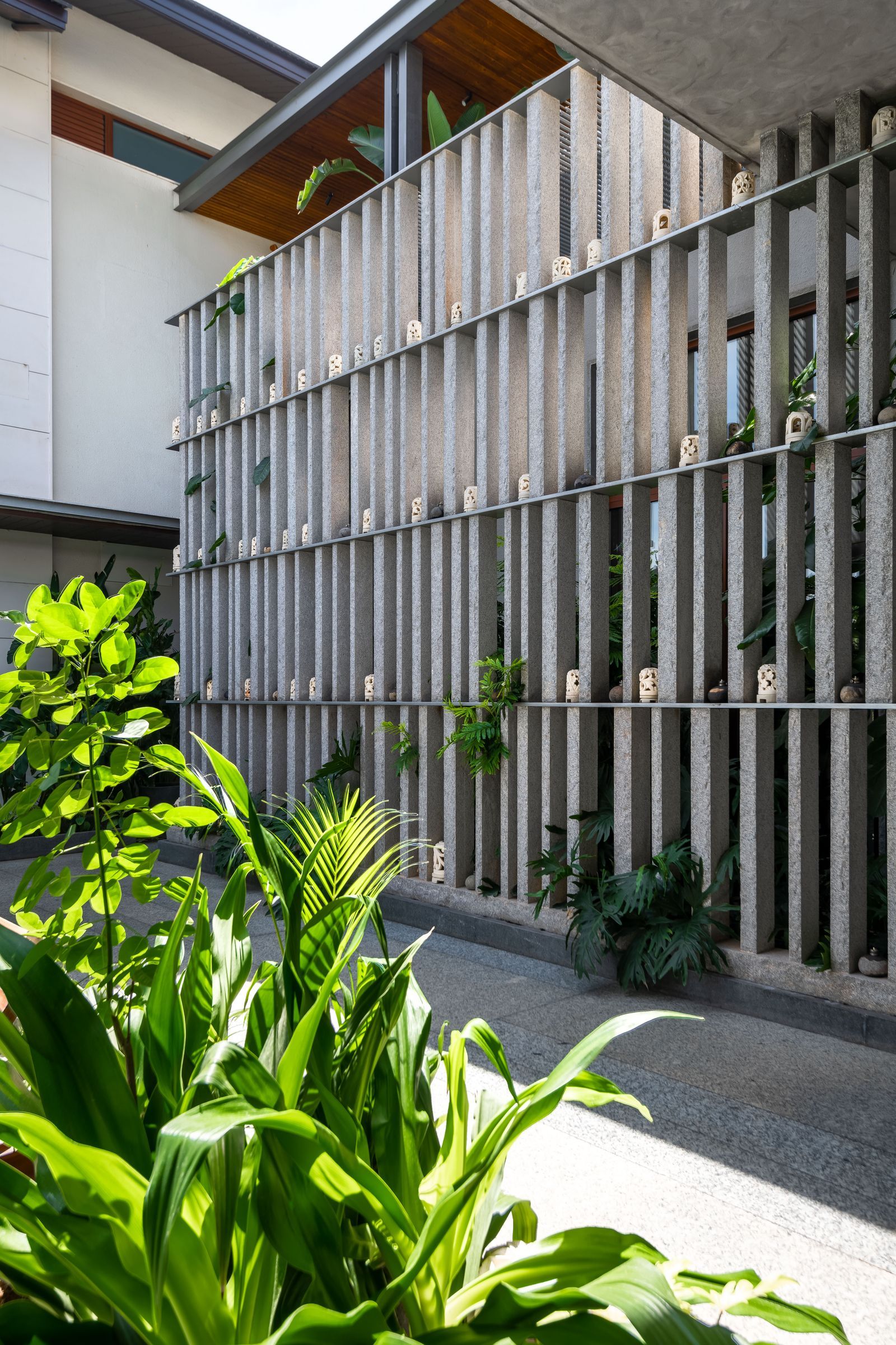 班加罗尔拥抱开放空间与绿植的周末住宅丨印度班加罗尔丨班加罗尔Shilpa Sambargi Architects-17