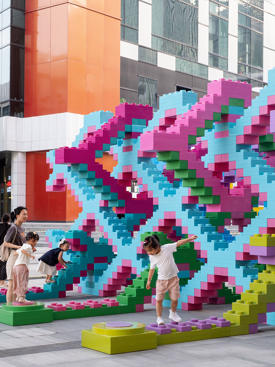 乐高® “世界玩乐节” – 《织光乐园》公共艺术装置丨中国上海丨大星吉子-21