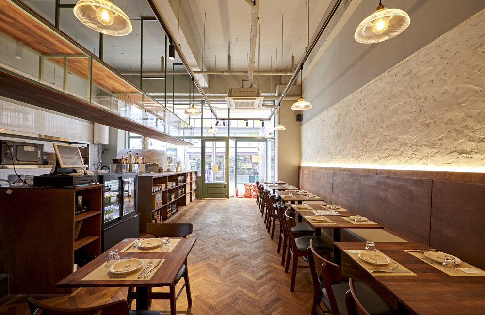 白色与木色交织的 20 平米小空间魔法-8