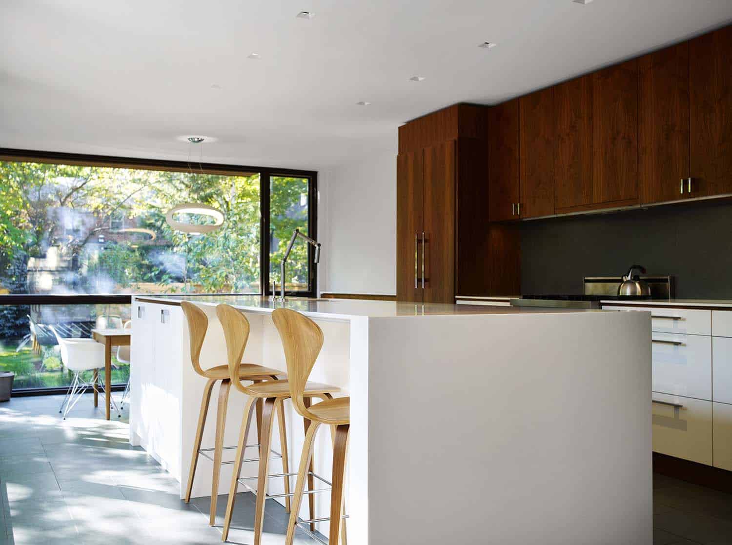 This compact Toronto house gets a stunning modern makeover-12