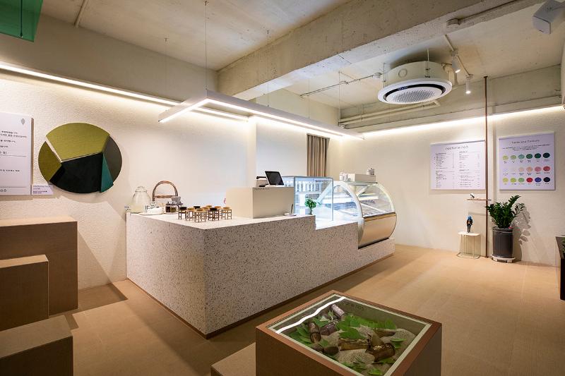 十五平米现代小店的精致设计-2