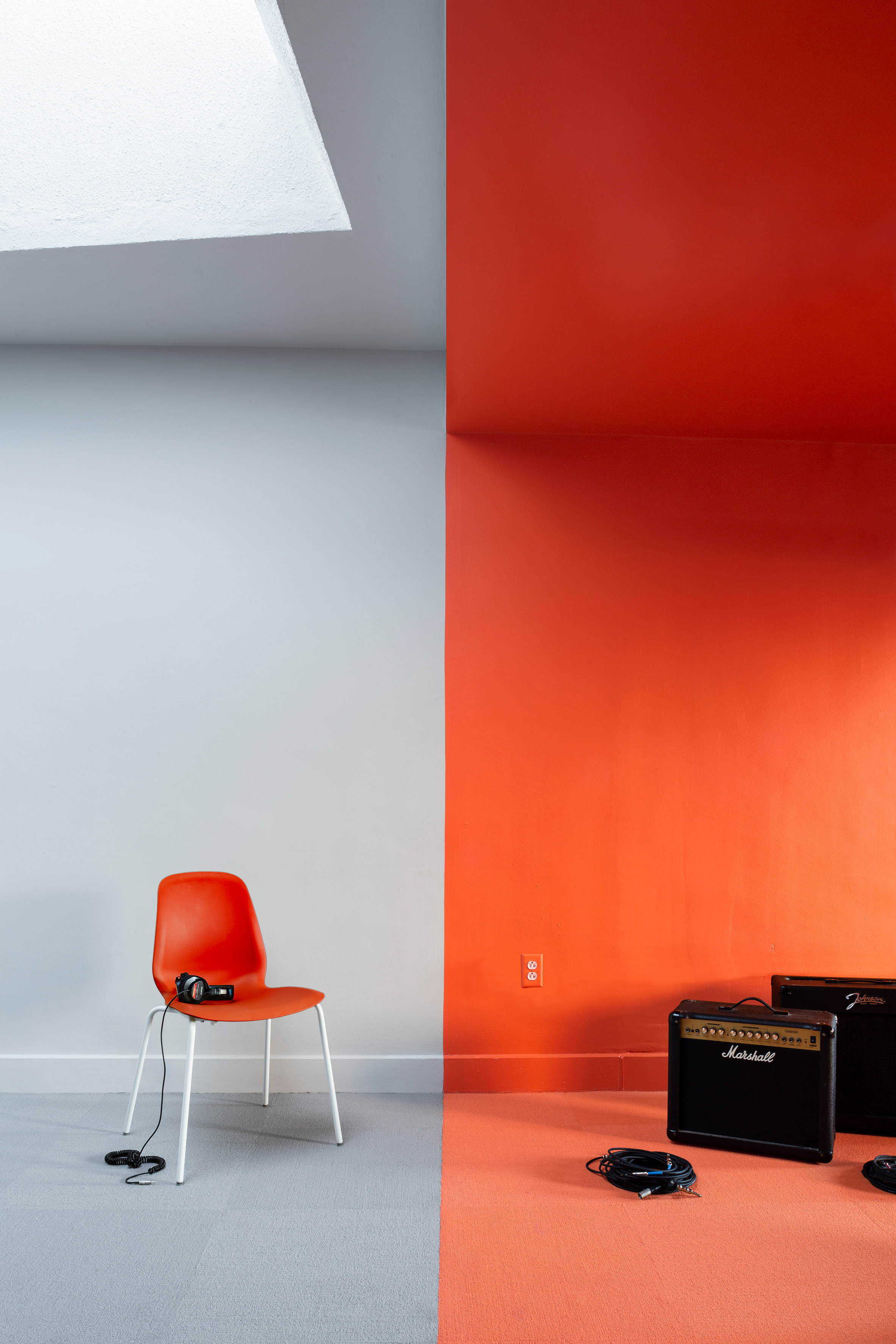 Yale 大学电台橙色表演室的惊艳设计-6