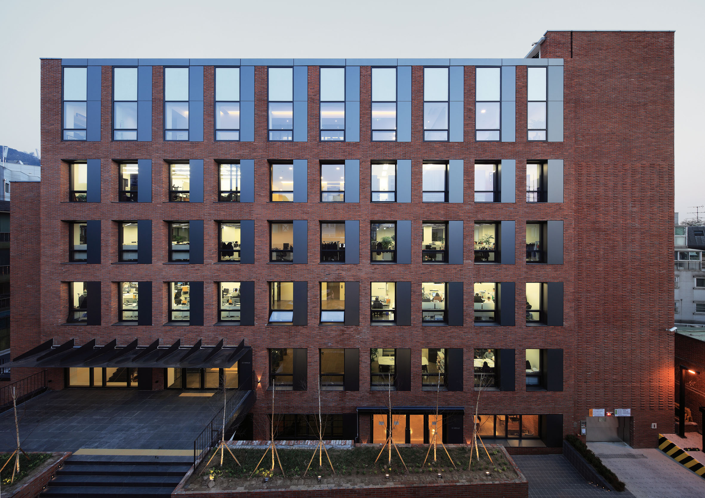 韩联社总部大楼 | 和谐融入环境，创新空间设计-11