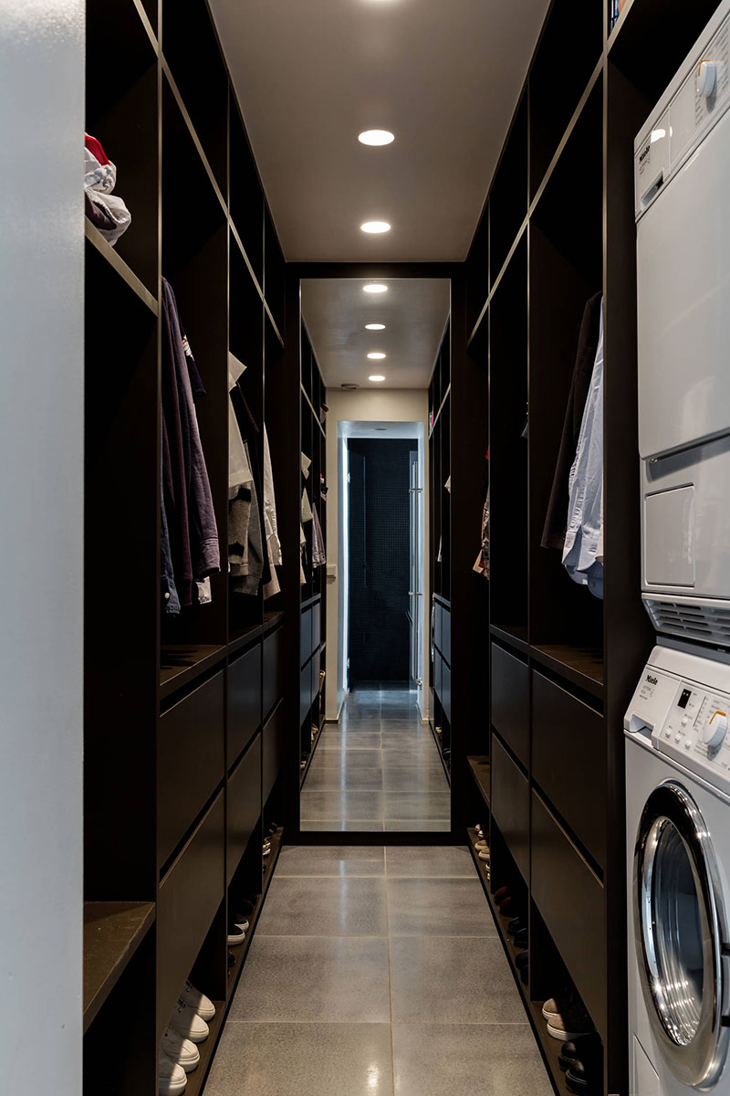 瑞典 65 平米开放式公寓 | 全透明卧室、亮丽铜墙、狭长衣帽间-16