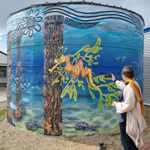 小镇静谧壁画却在窃窃私语-36