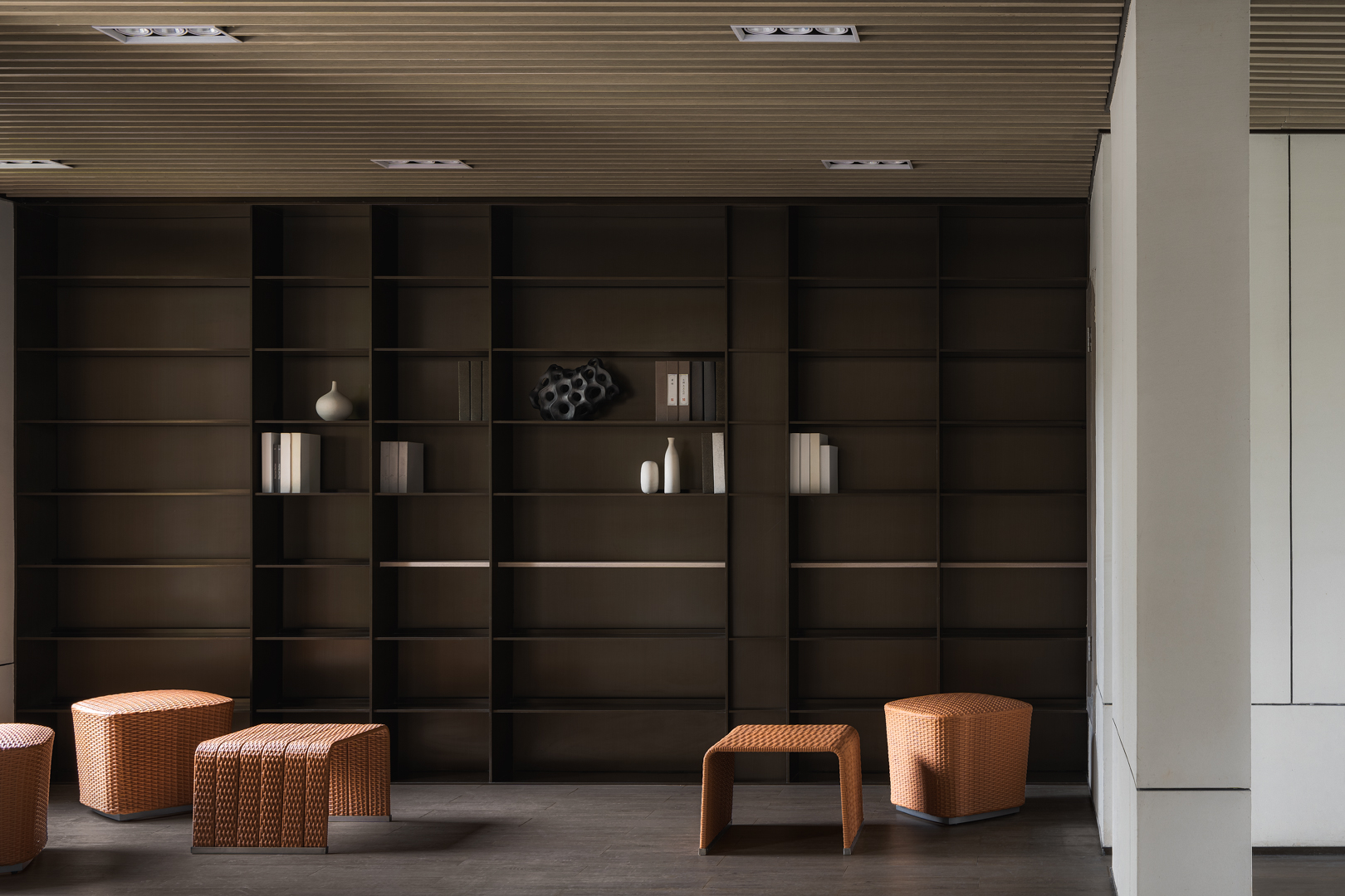 浙江台州中天望江府架空层丨中国台州丨回声营造-10