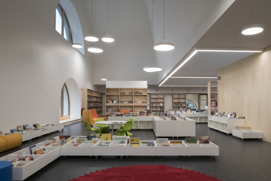 Lunéville 多媒体图书馆-46