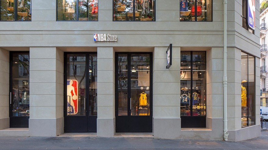 NBA 巴黎旗舰店 | 灵活多变的篮球主题空间-2