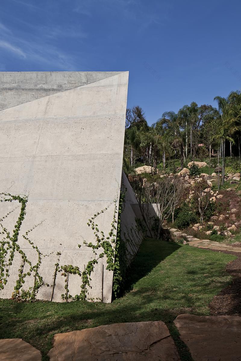 巴西 Galeria Lygia Pape 艺术馆 | 混凝土与自然共舞的创新设计-5