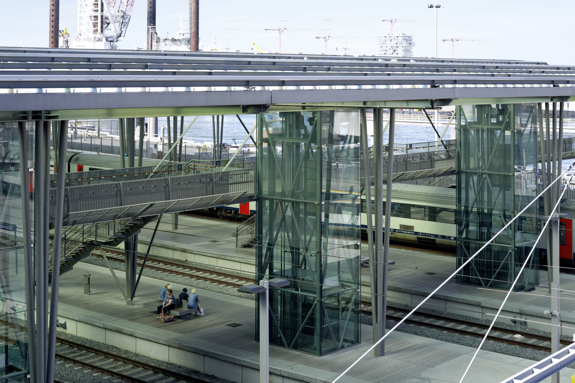 比利时奥斯坦德火车站翻新，海滨交通枢纽焕新颜-21