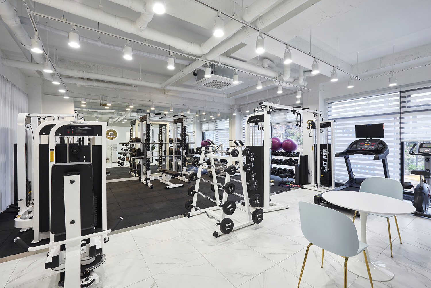 白色简约 PT 工作室设计-4